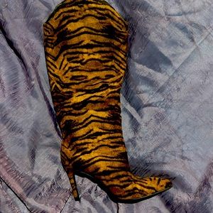 CL high heeled tiger stripe boots